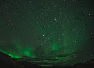 green aurora borealis phenomenon