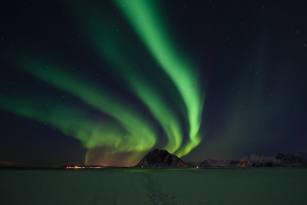 photographie en accéléré d’aurores boréales