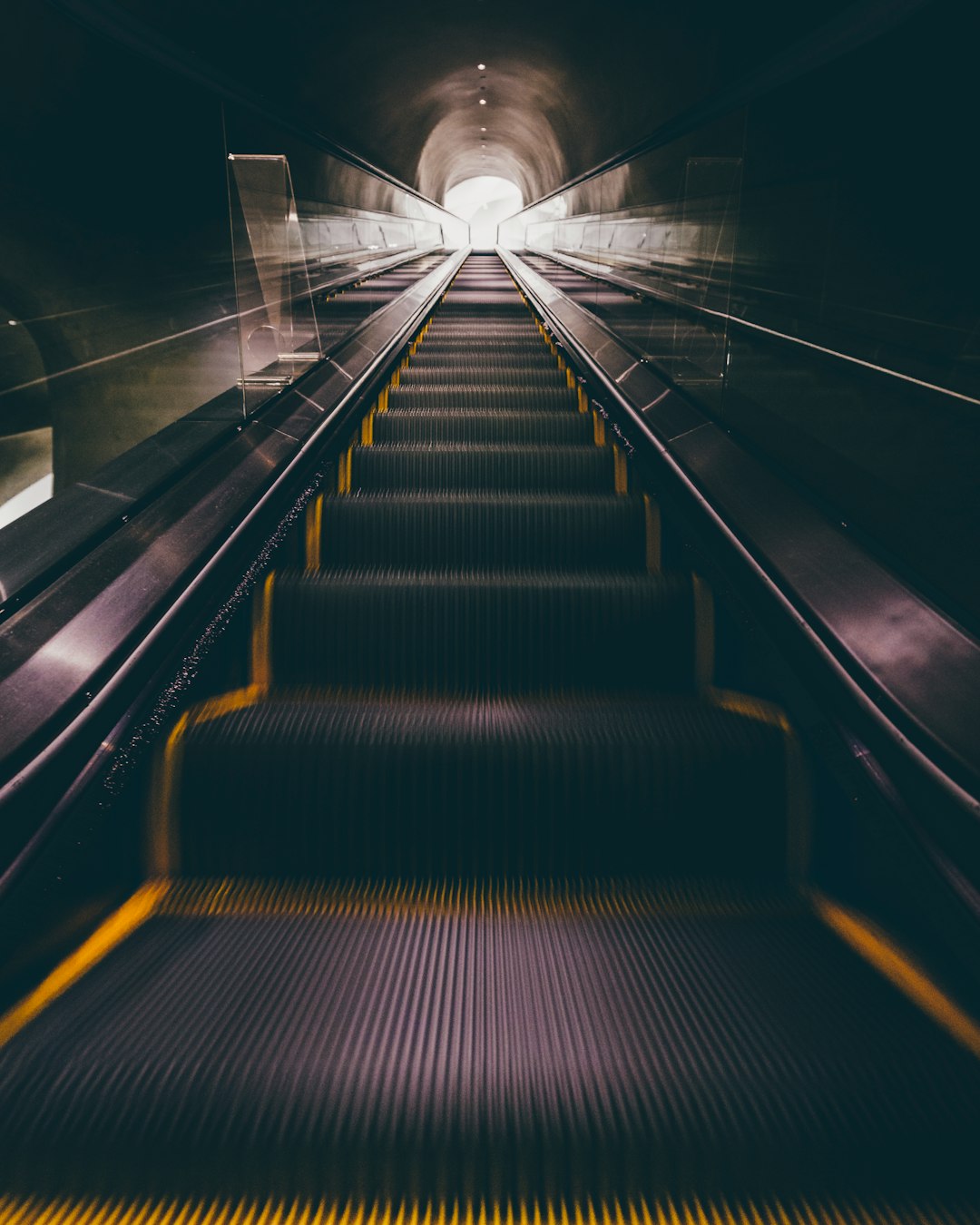 escalator moving upward