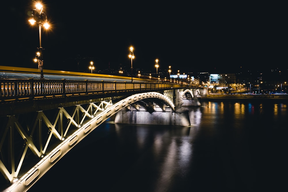 Fotografía panorámica de puente