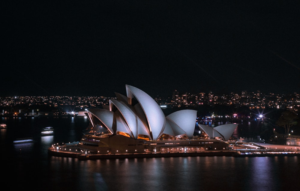 Ópera de Sídney durante la noche