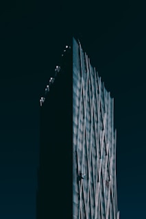 gray high-rise building