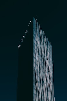 gray high-rise building