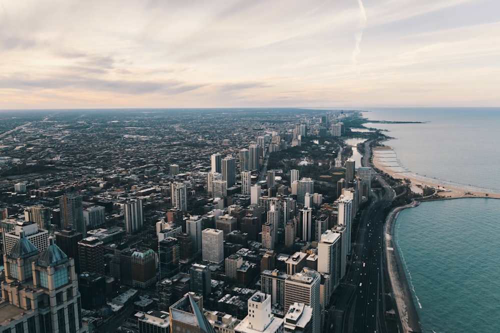 fotografia aérea do edifício da cidade de Nova York durante o dia