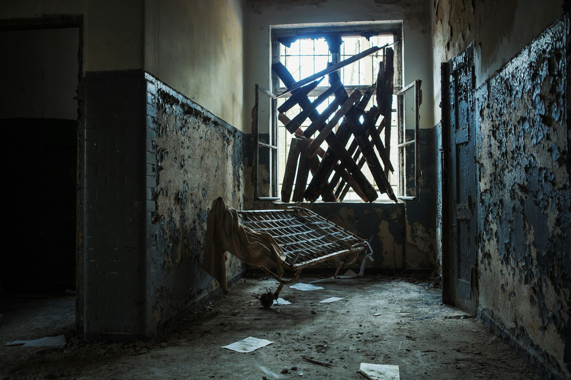 black and white bed linen