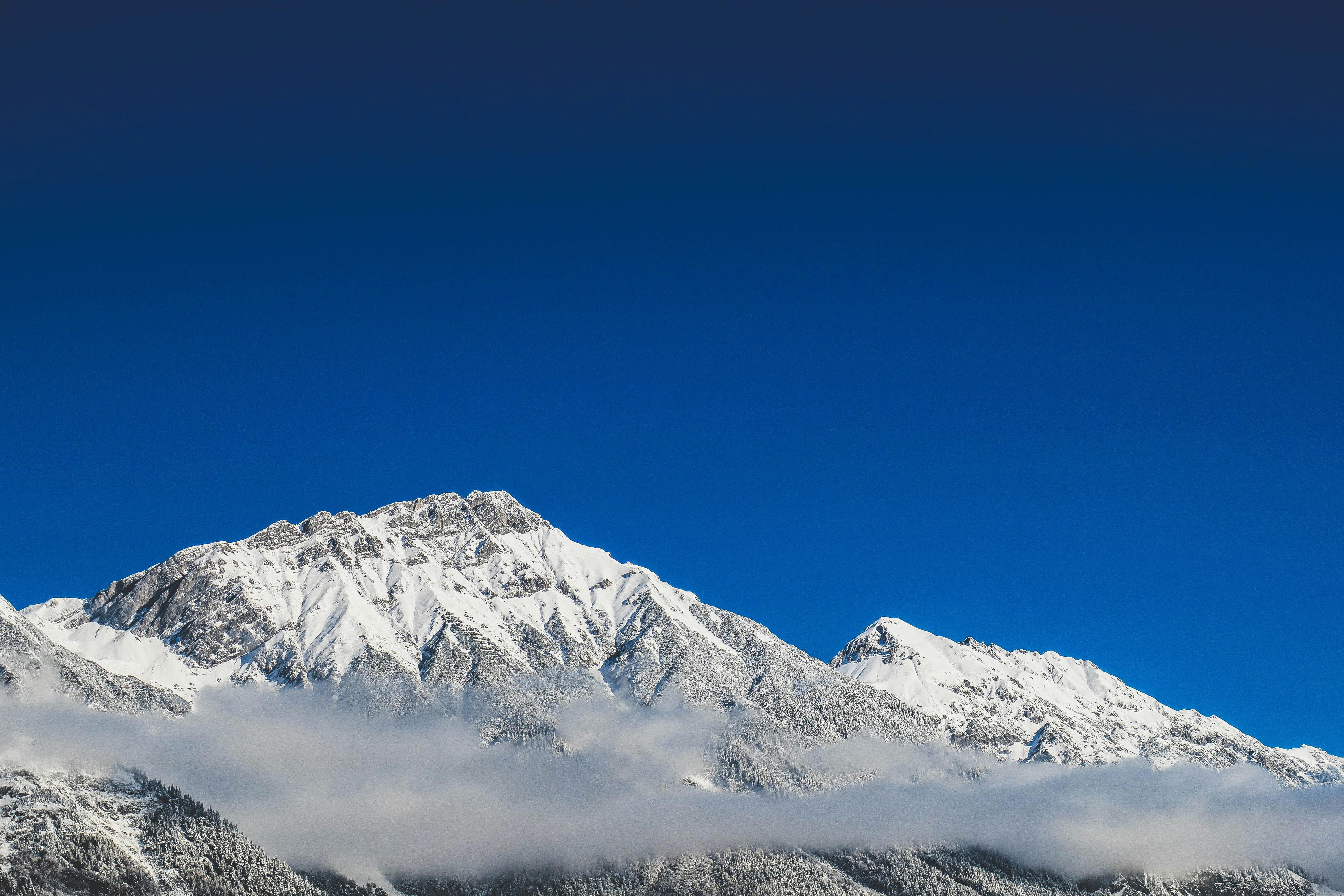 Free Unsplash photo from Markos Mant