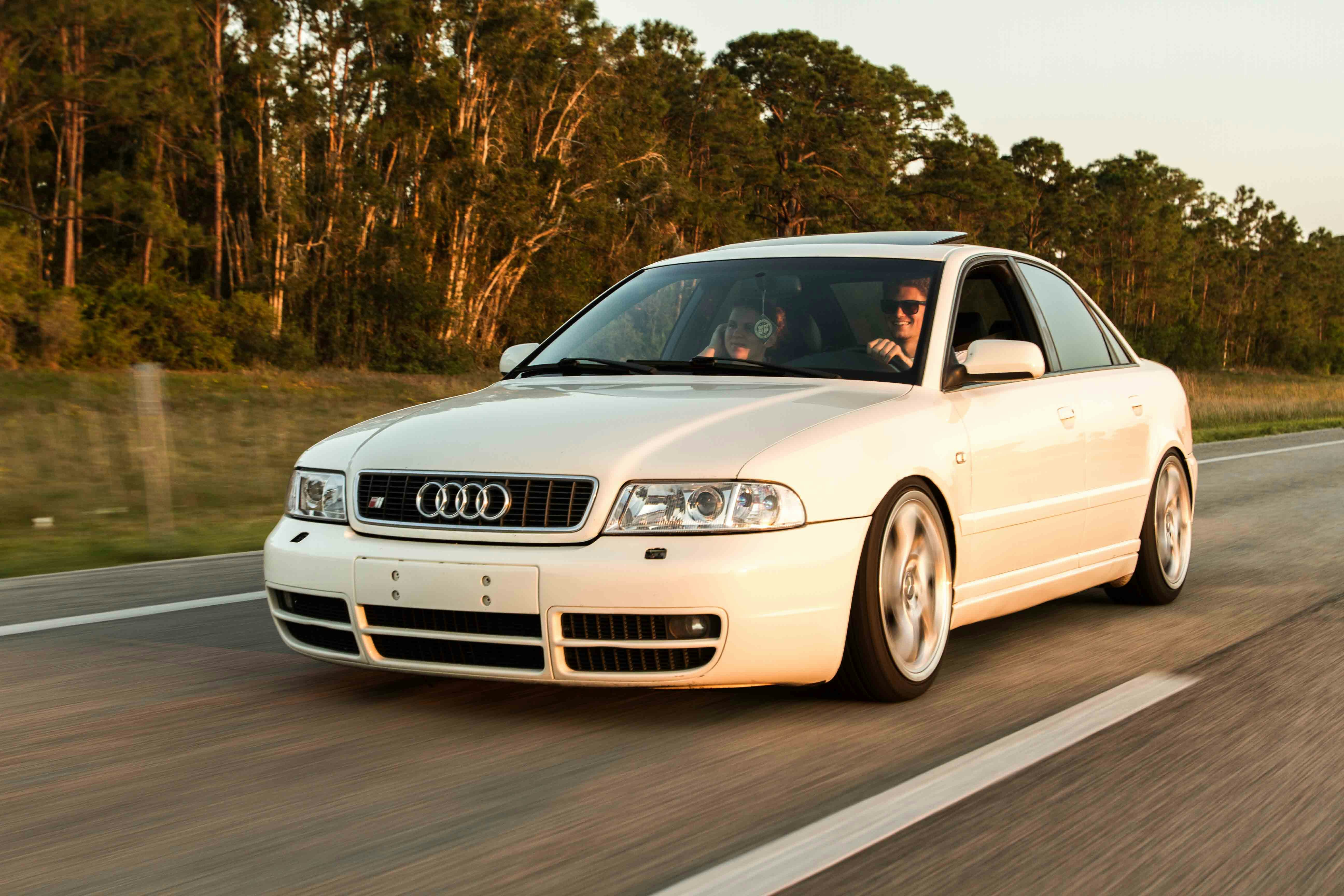 Free Unsplash photo from Paulo Carrolo