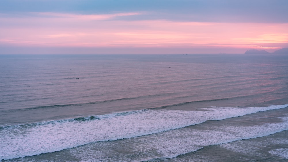 foto di onde d'acqua