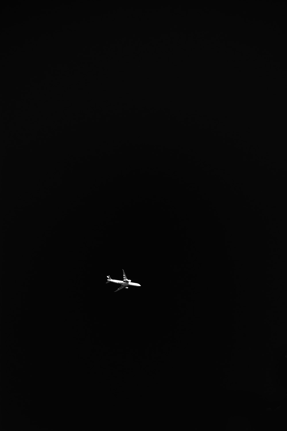 white airplane photo – Free Black Image on Unsplash