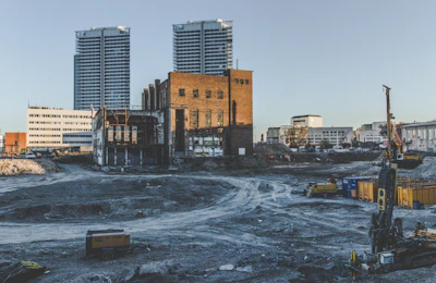 Local builders collaborating on a new construction site surrounded by historic Chicago architecture.