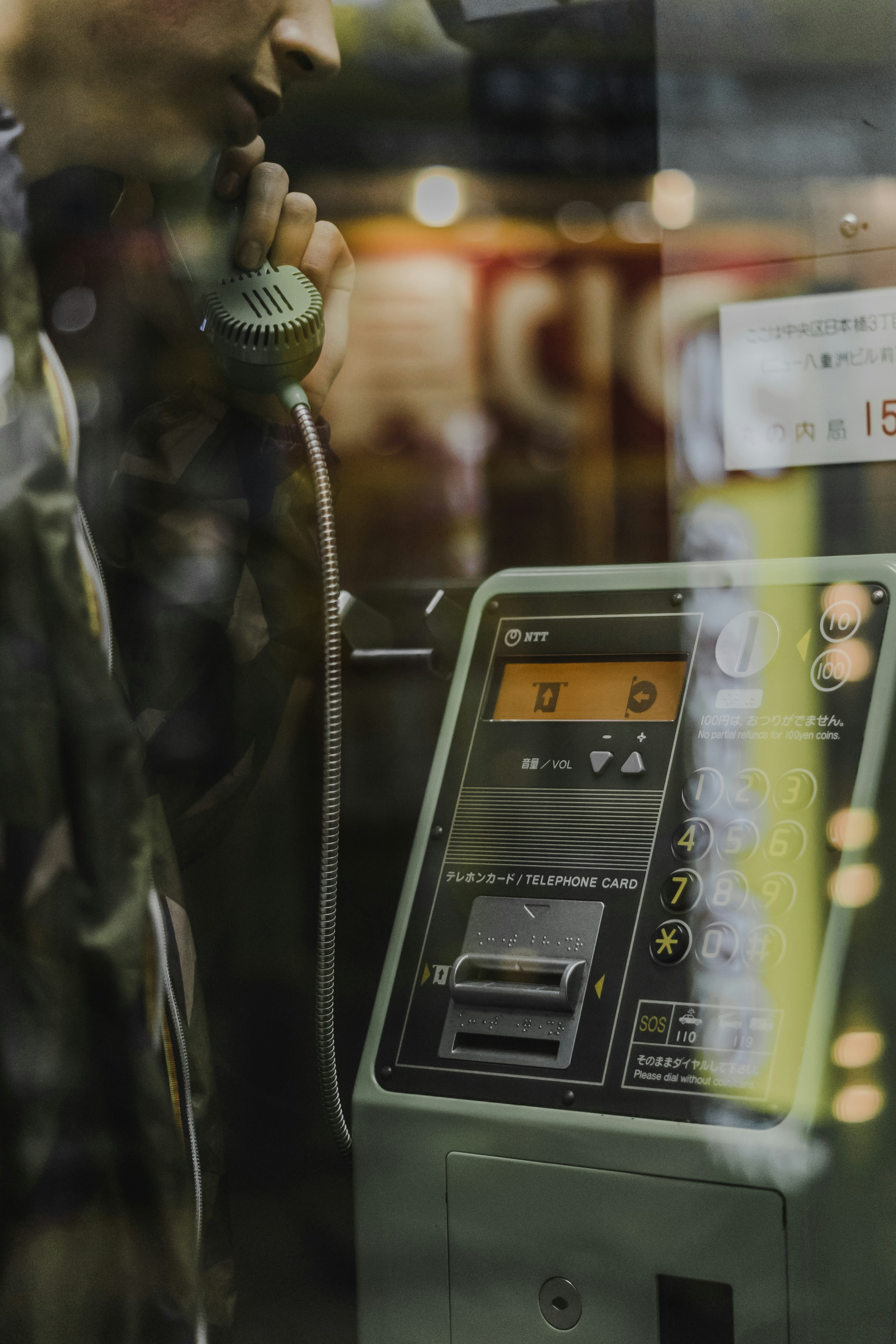 Weißes und graues digitales elektronisches Gerät