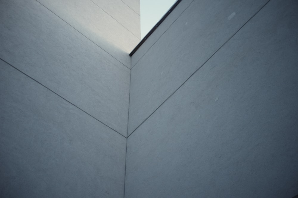 grey concrete wall