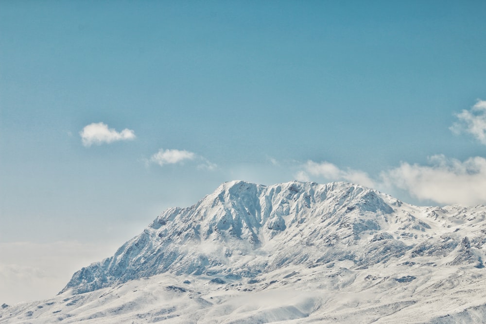 fotografia di paesaggio della montagna bianca