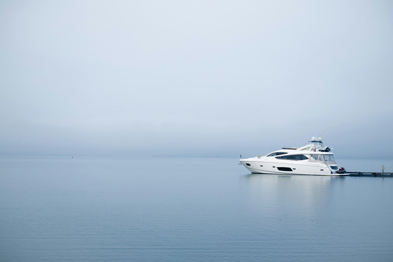 Fujifilm X-E2 + Fujifilm XF 35mm F1.4 R sample photo. White yacht on body photography