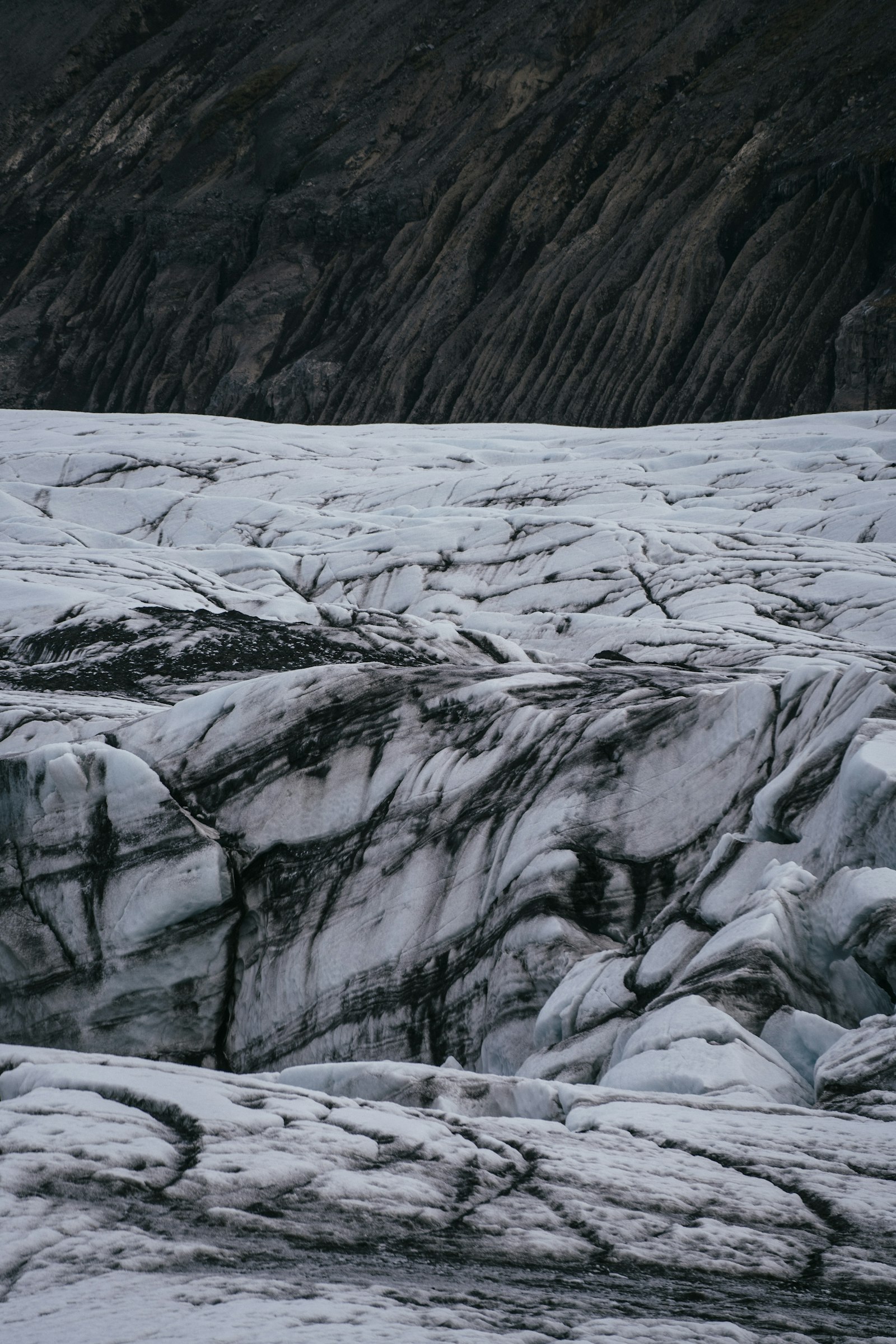 Sony a7R II + Sony FE 70-200mm F4 G OSS sample photo. White and black snowfield photography