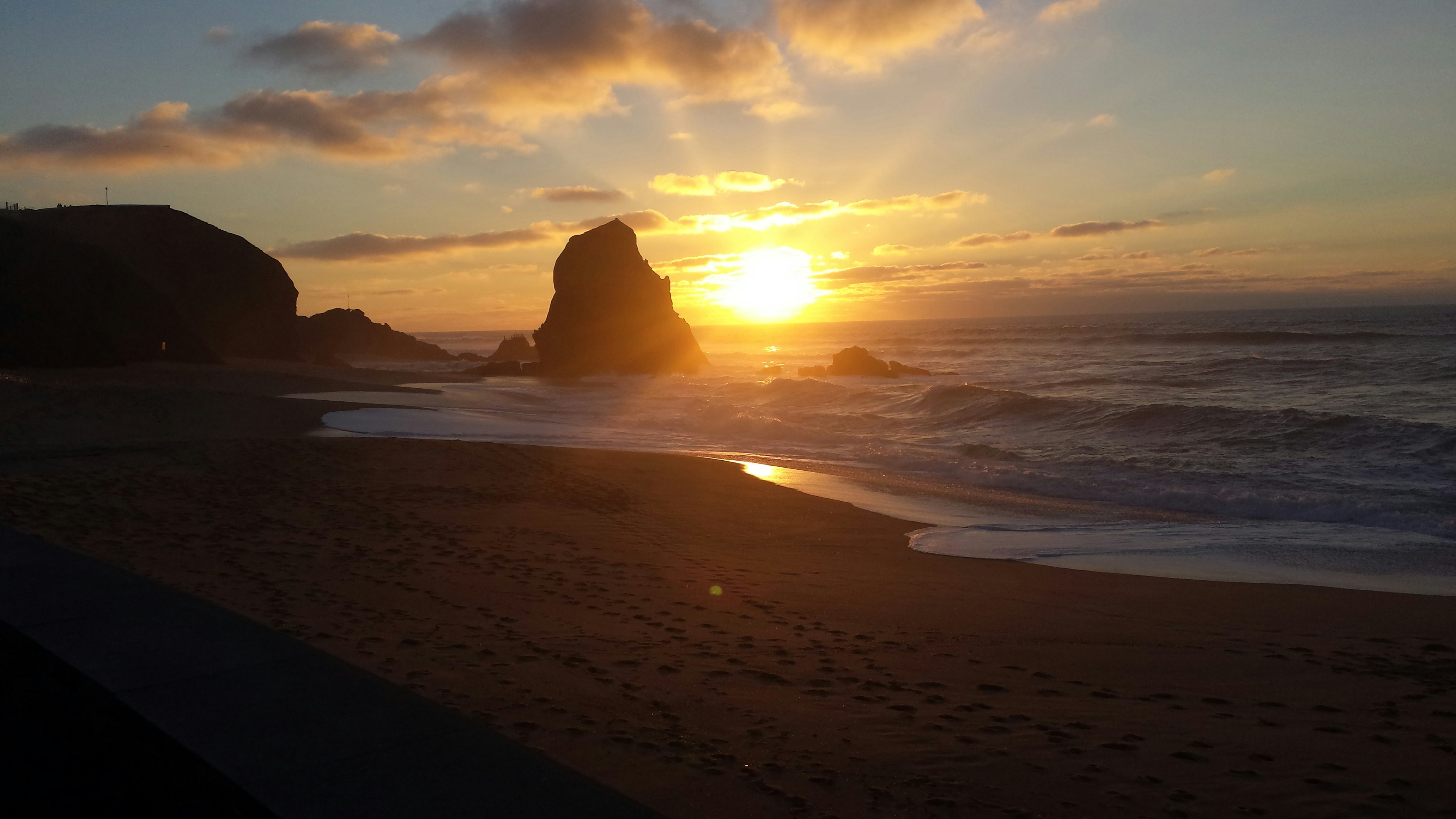 Free Unsplash photo from Victor Dias