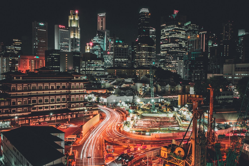 Foto timelapse de la ciudad con vehículos