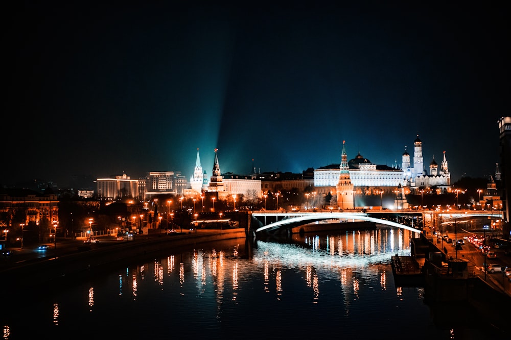 Reflejo de las luces de la ciudad