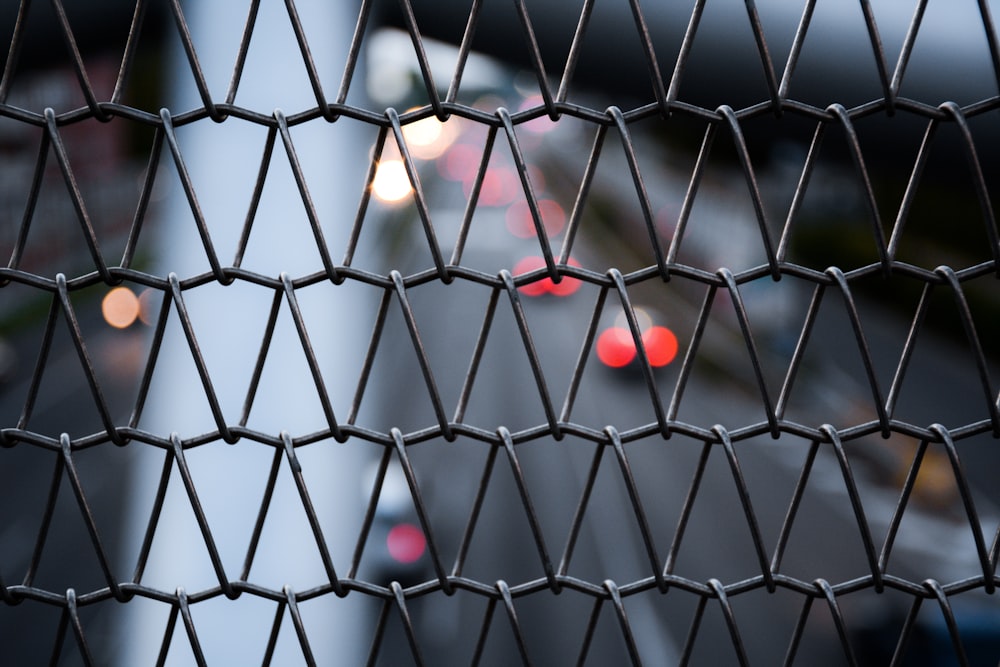 grigio recinzione metallica macro fotografia
