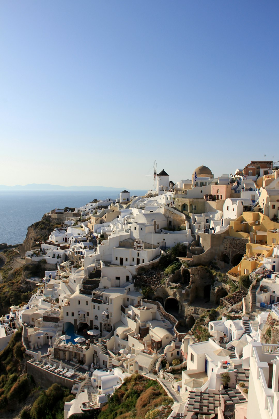 photo of Thíra Town near Akrotiri Lighthouse