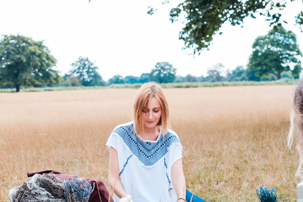 woman wearing white shirt