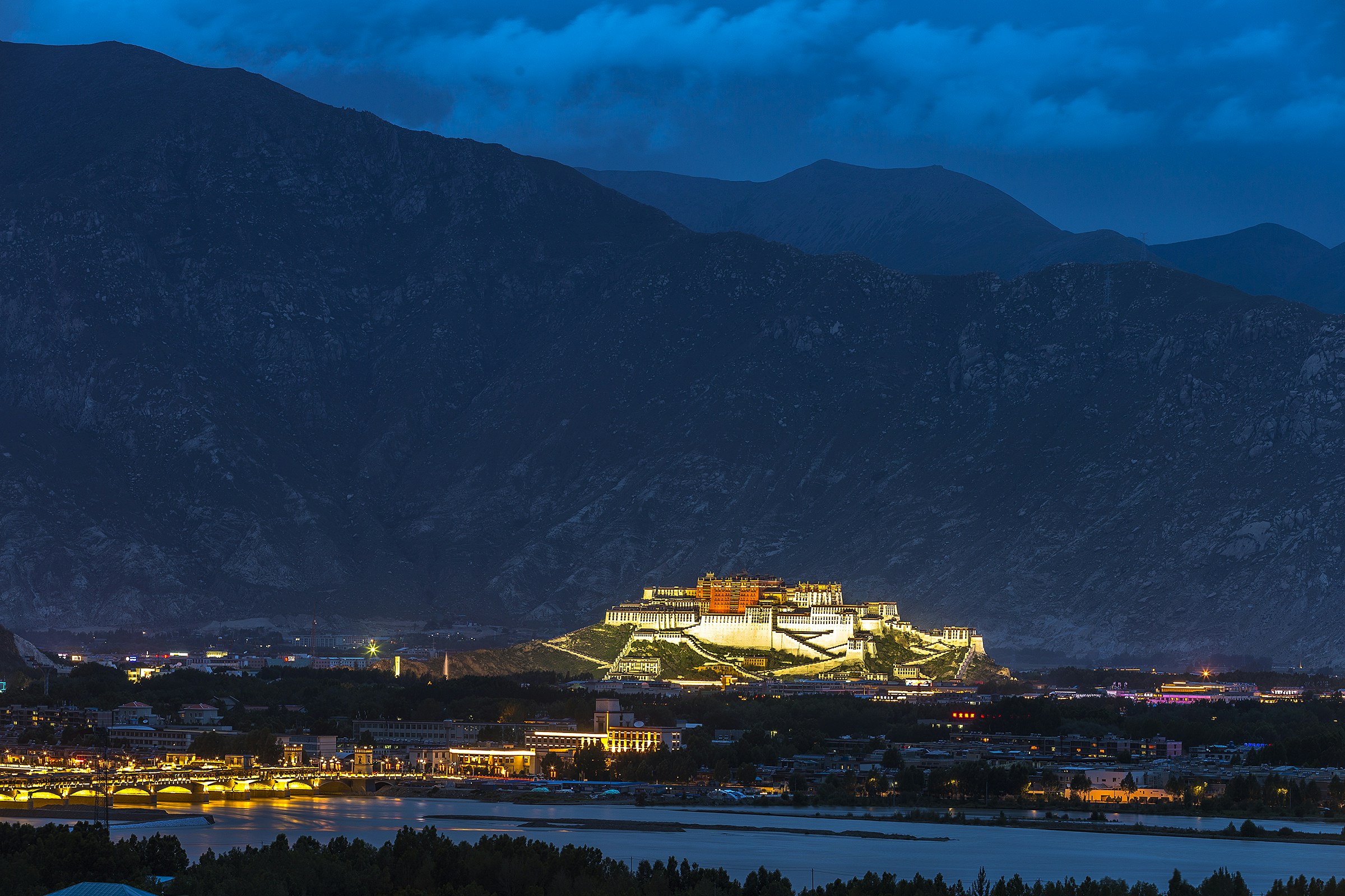 Free Unsplash photo from journey cloud