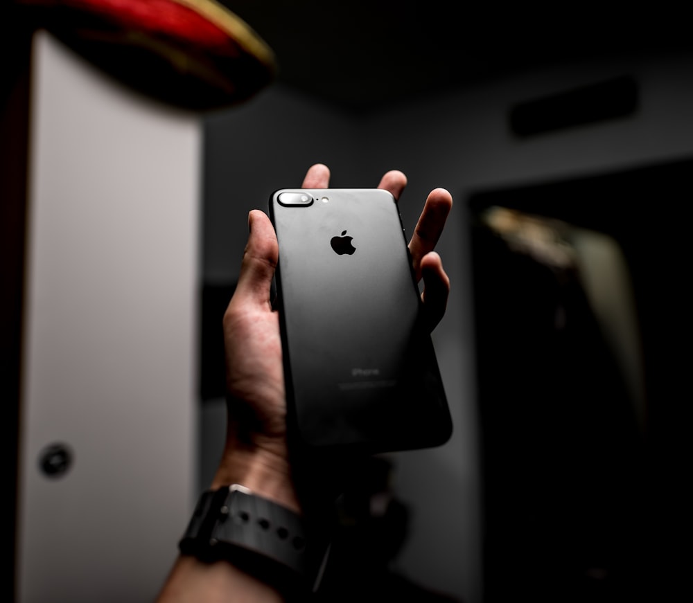 fotografía de enfoque superficial del iPhone 7 Plus negro
