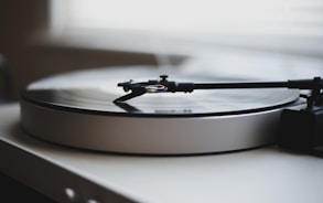 tilt shift lens photography of gray and black turntable