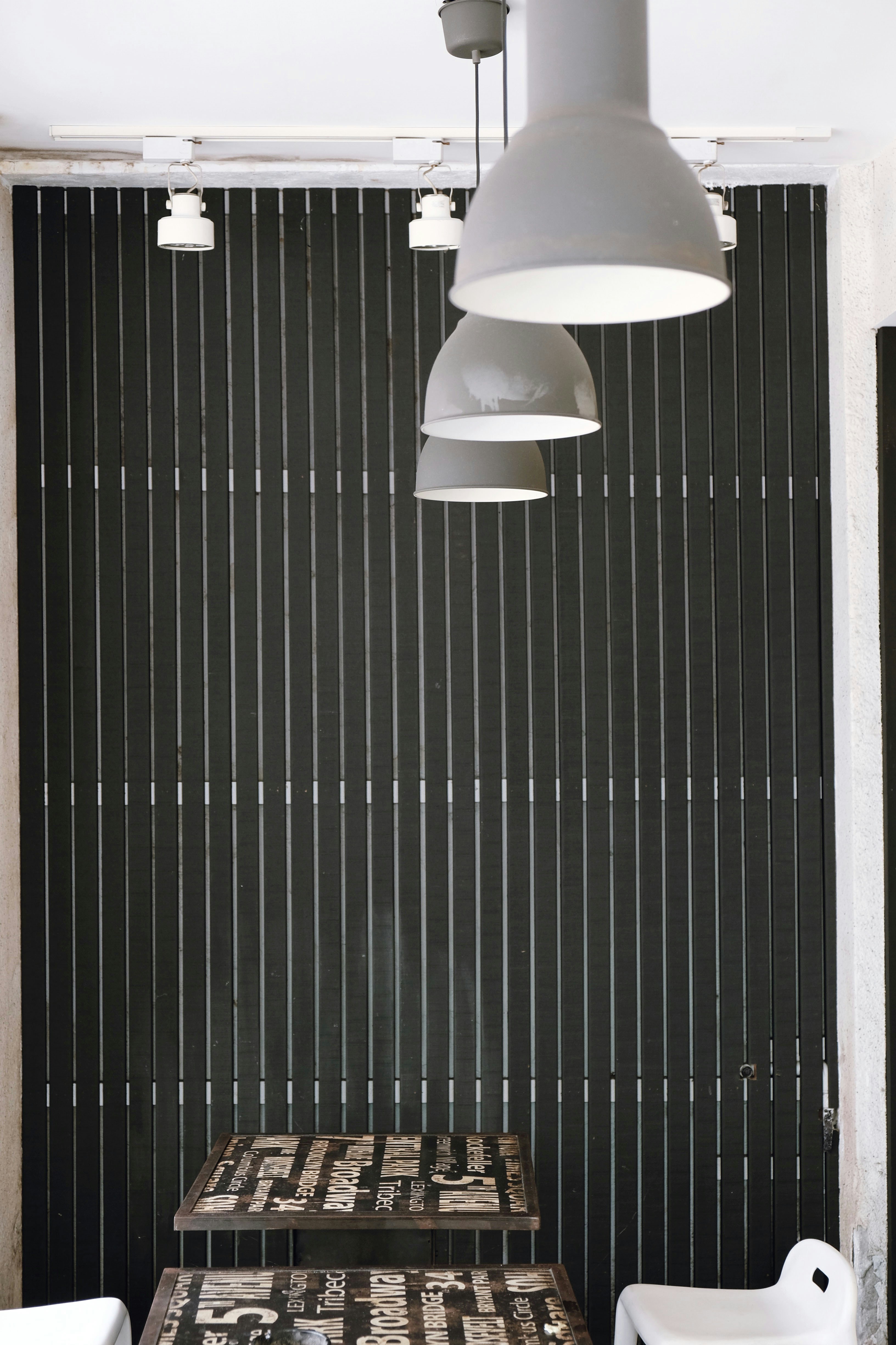 lampu gantung abu-abu