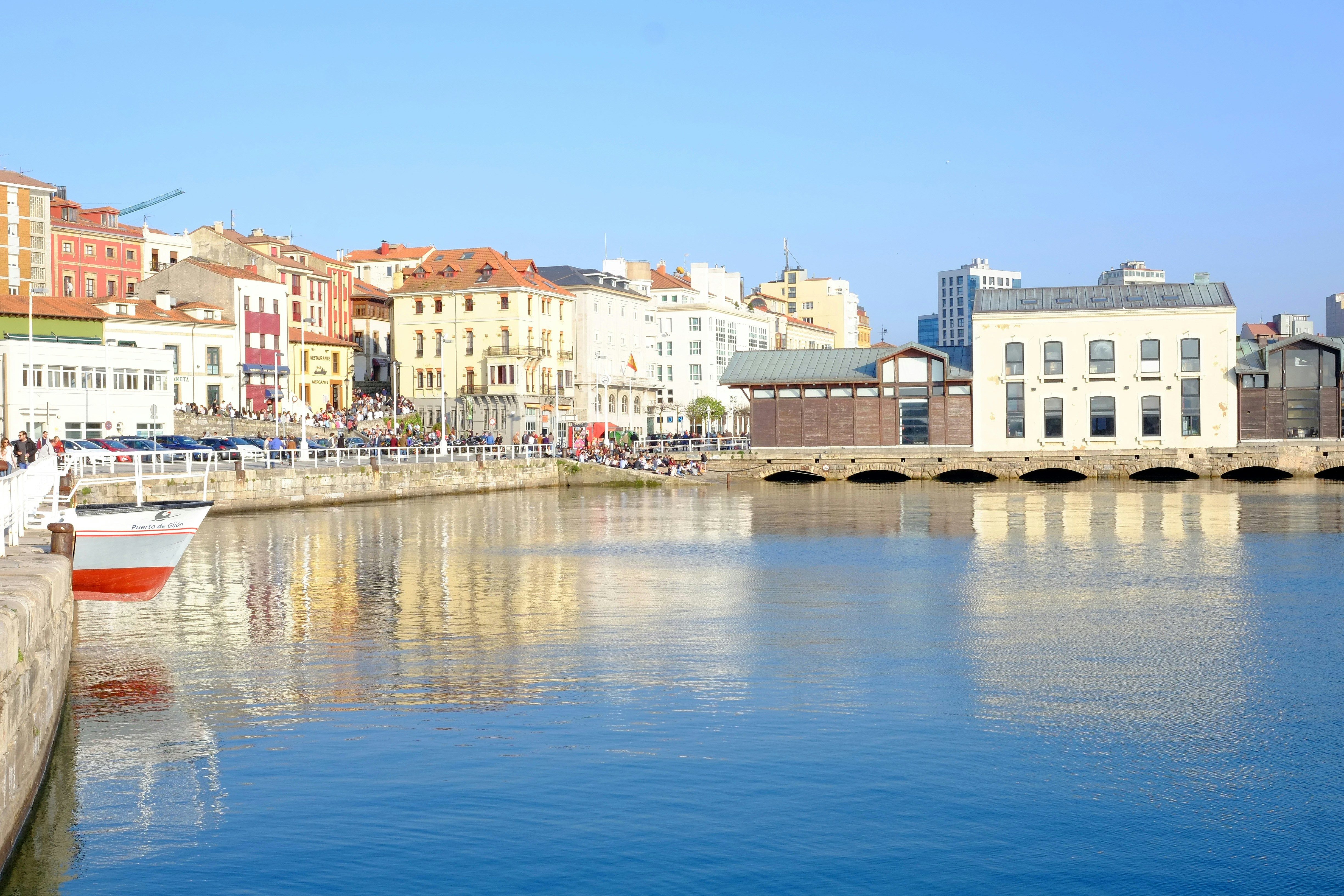 Free Unsplash photo from Luis Vallejo