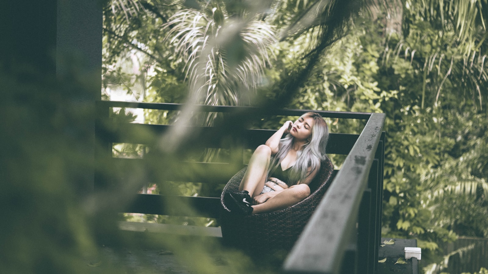 Sony DT 50mm F1.8 SAM sample photo. Woman sitting on brown photography