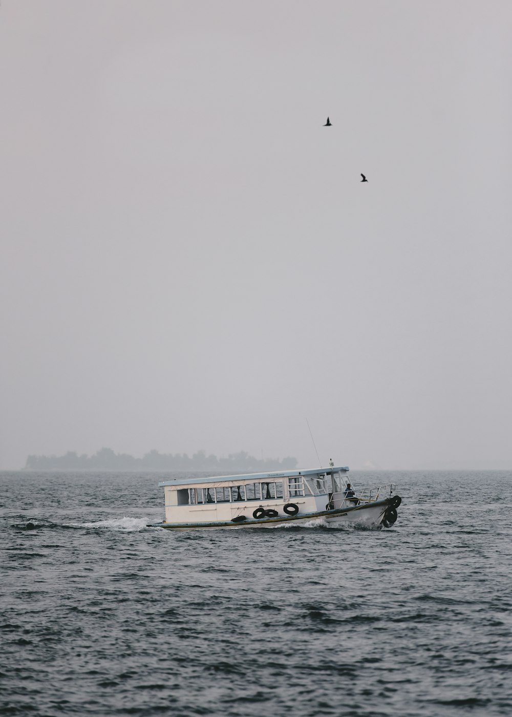 Passagierschiff an bewölkten Tagen