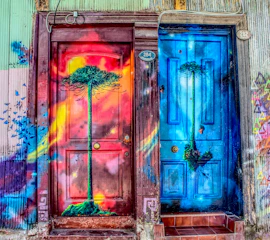 Close-up of a vibrant painting from the 'Puertas Arquetípicas' series showing symbolic door shapes.