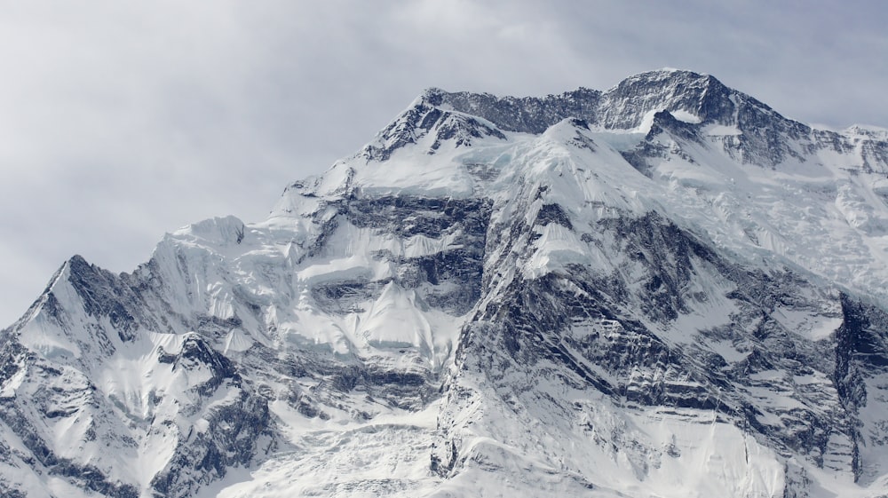 Fotografia de paisagem da montanha dos Alpes