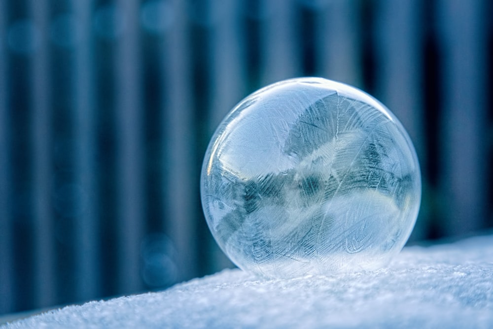 foto da bola de vidro transparente