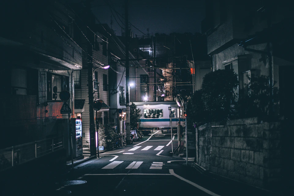安静的日本夜间街道