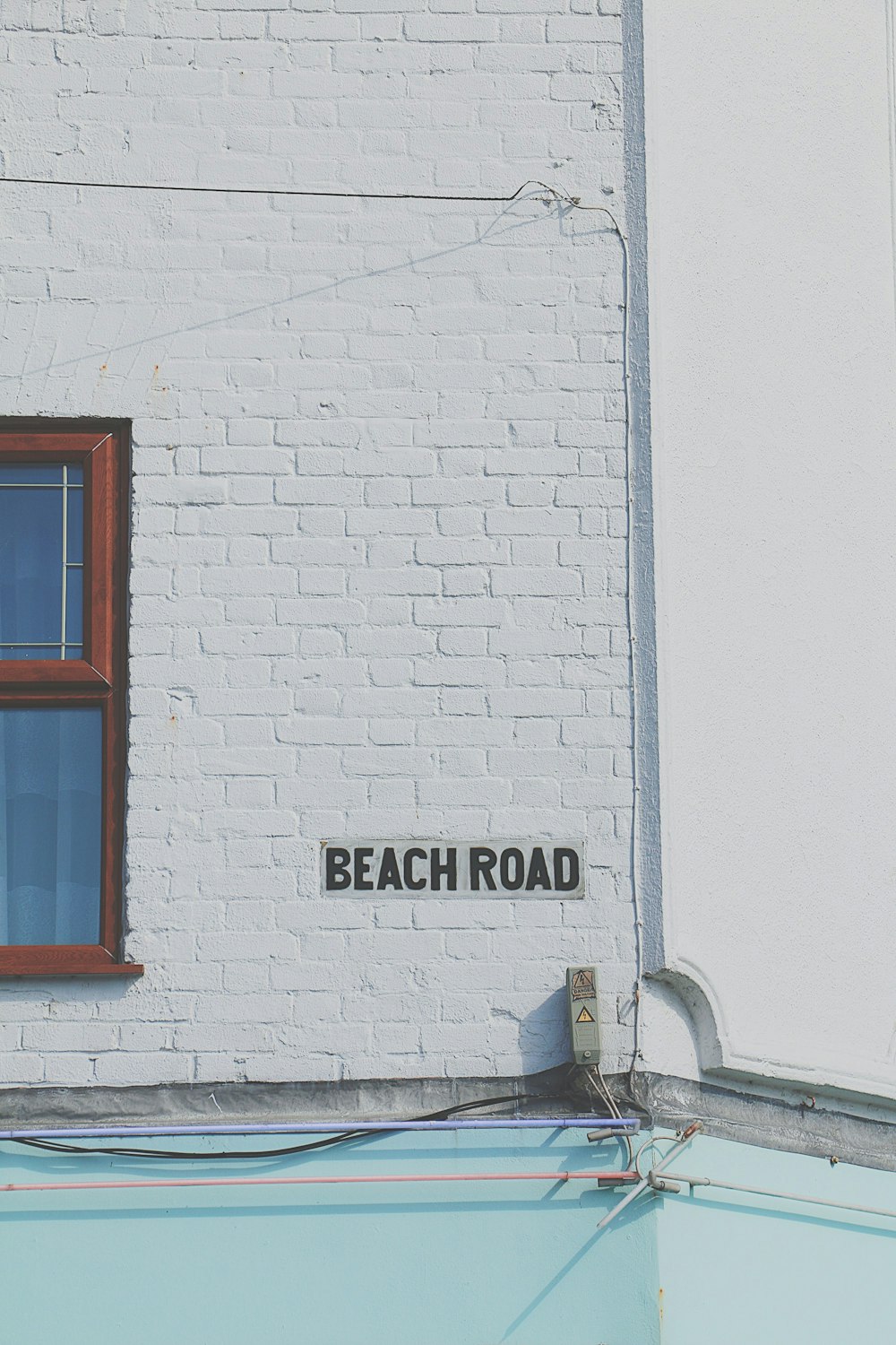 Beach Road signage at daytime