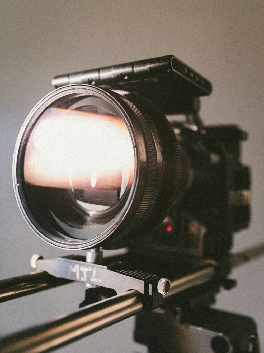 Selektive Fokusfotografie der schwarzen Kamera