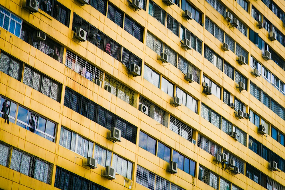 gray concrete building