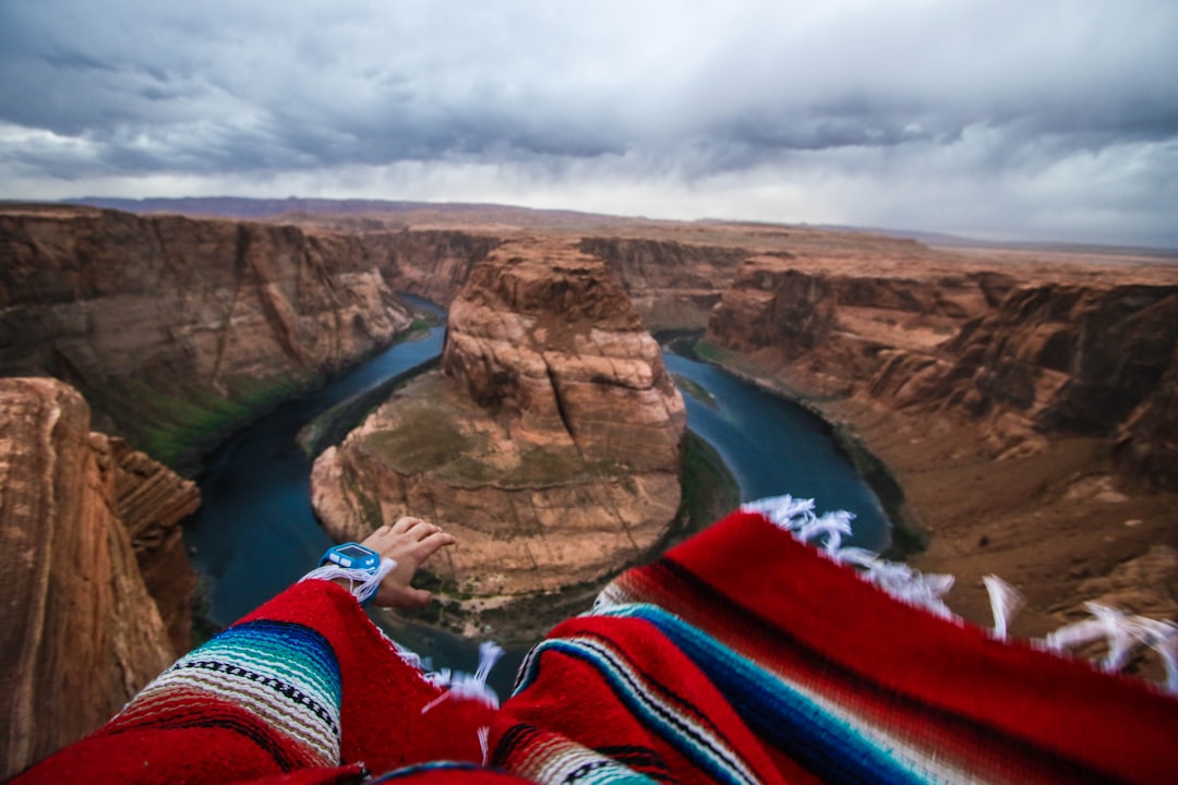 river and mountain vie