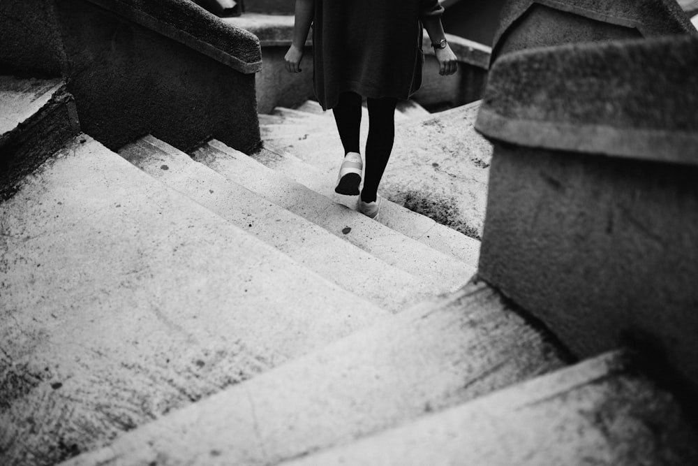 woman stepping down on stairs ]