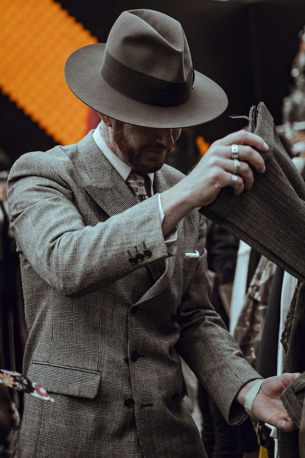 sombrero gris y negro para hombre