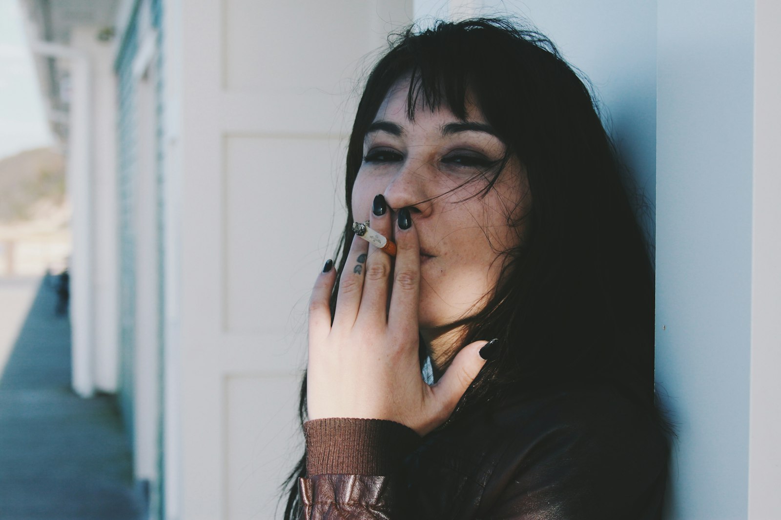 Canon EOS 50D sample photo. Woman holding cigarette stick photography