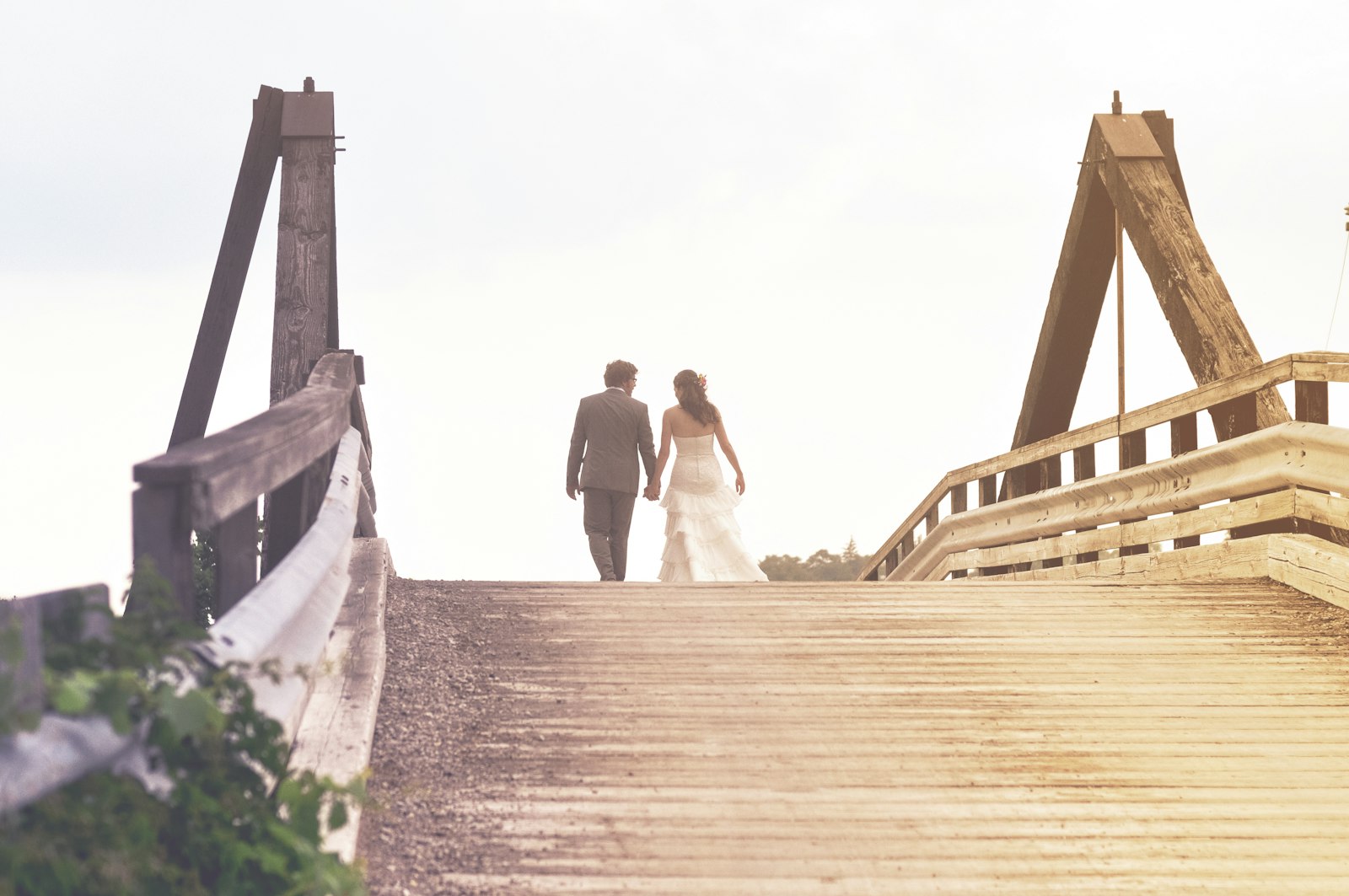 Nikon D90 + Nikon AF Nikkor 50mm F1.4D sample photo. Wedding couple walking on photography