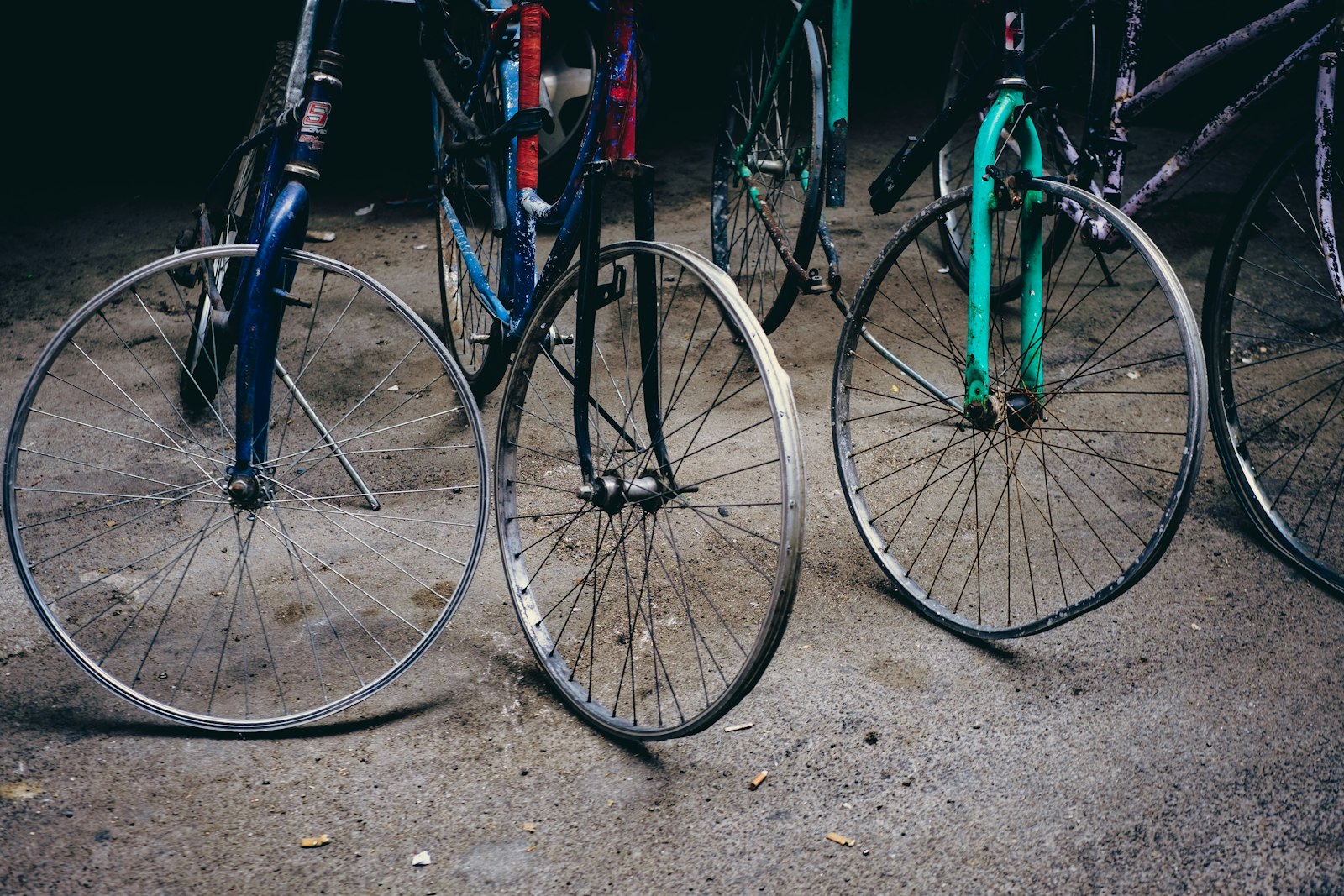 Fujifilm X-T1 + Fujifilm XF 35mm F1.4 R sample photo. Three bicycle without tires photography