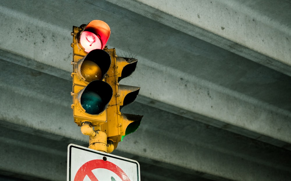 road stop light