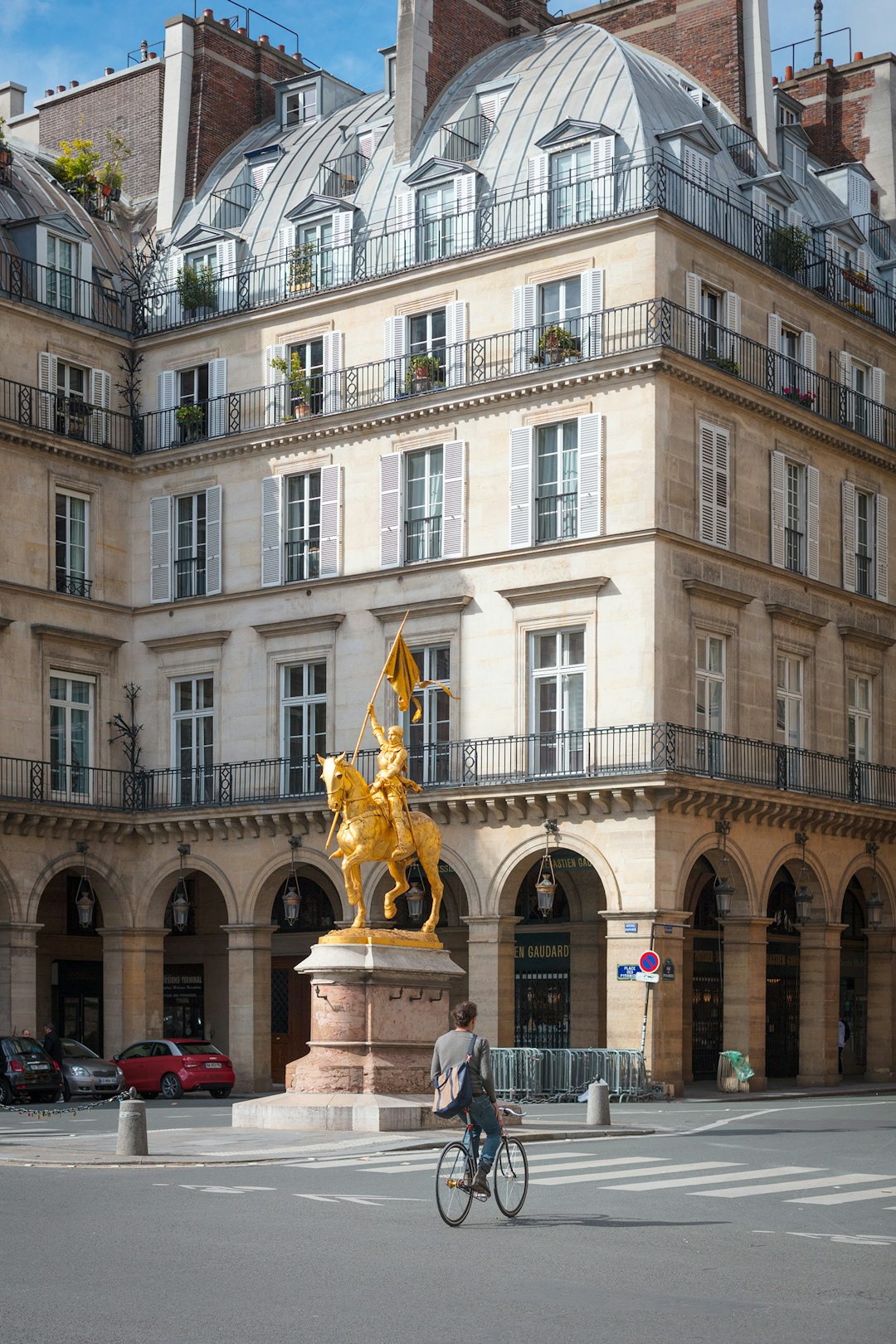 Landmark photo spot Place des Pyramides Pont du Carrousel - Quai Voltaire