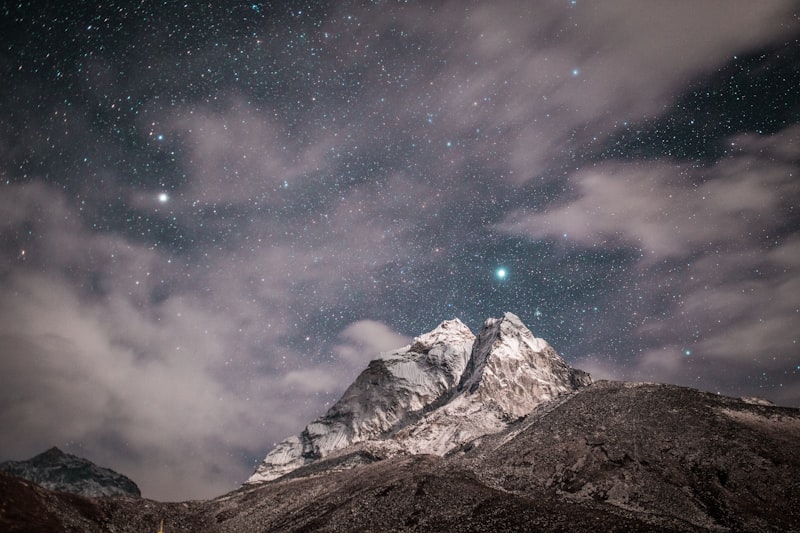 Galaksi Bimasakti di atas pegunungan, target utama astrofotografi