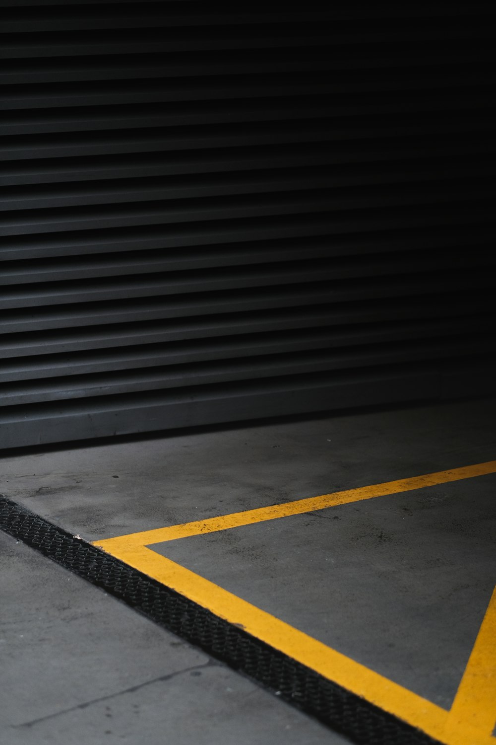 gray and yellow concrete flooring