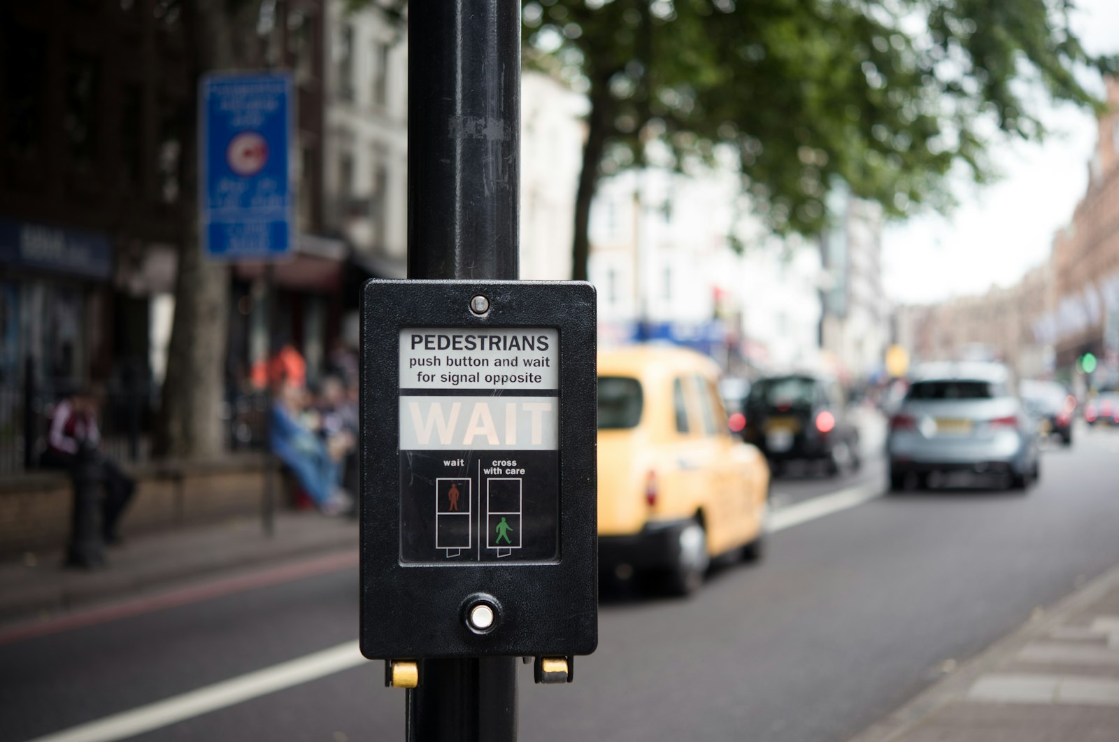 Nikon D810 + Nikon AF-S Micro-Nikkor 60mm F2.8G ED sample photo. Pedestrian signage displaying wait photography